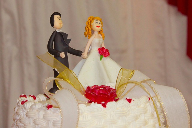 wedding-cake-toppers-267809_640